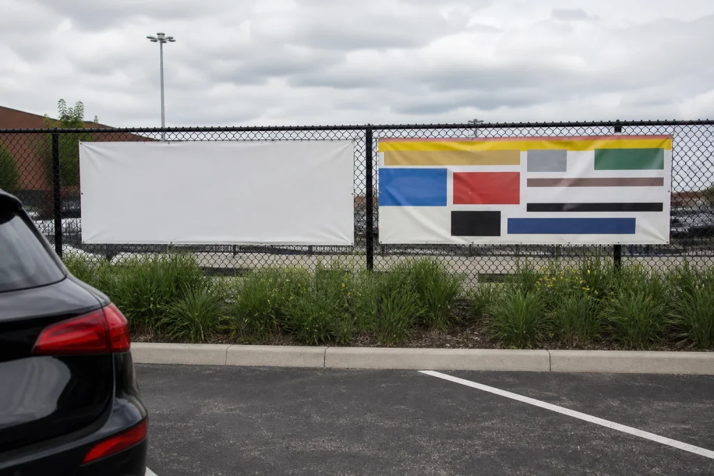 Comparing simple and crowded layouts for large vinyl banner printing